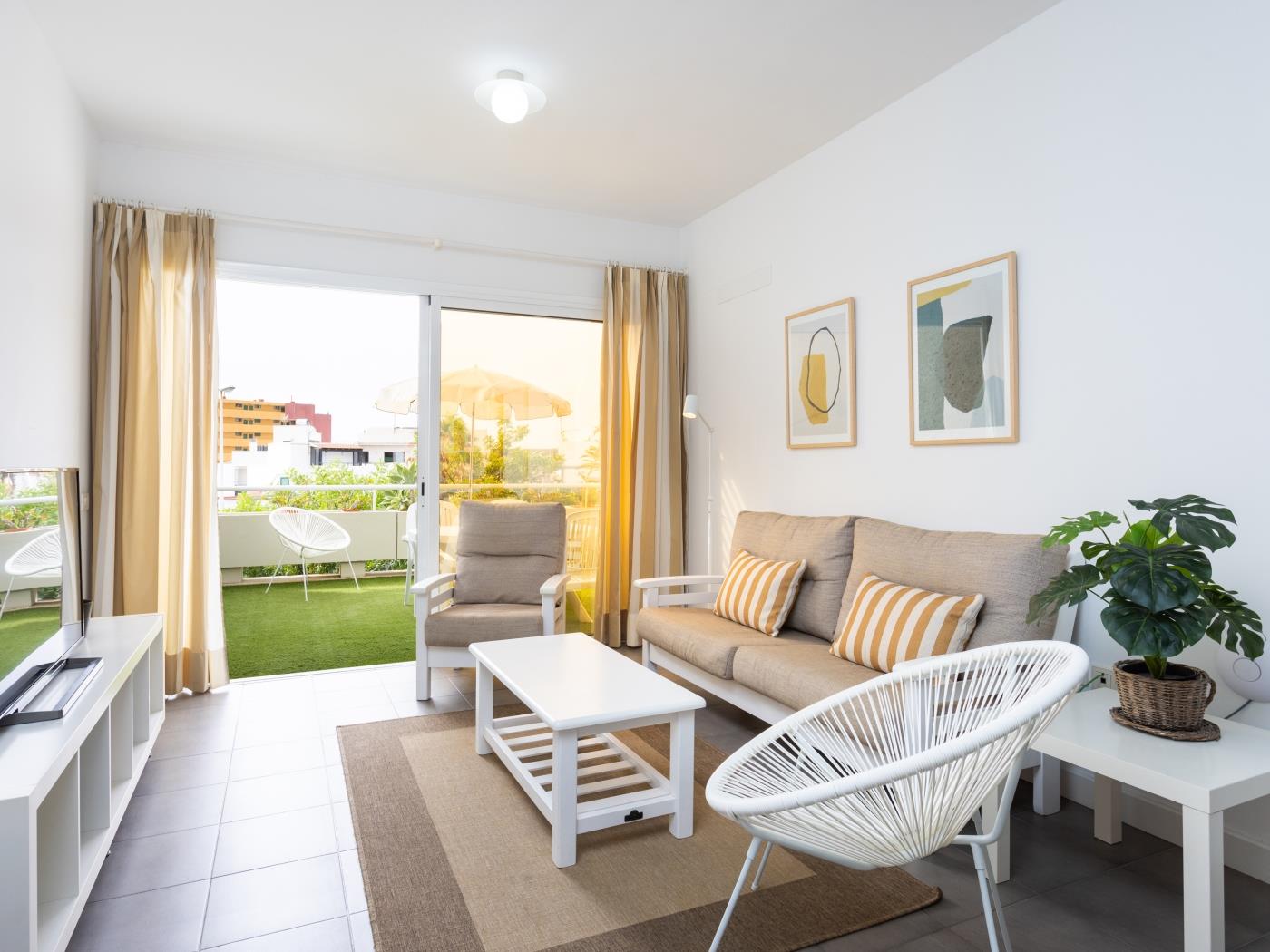 Apartment on the beach, work area and private parking - PillowAbroad in Porís de Abona