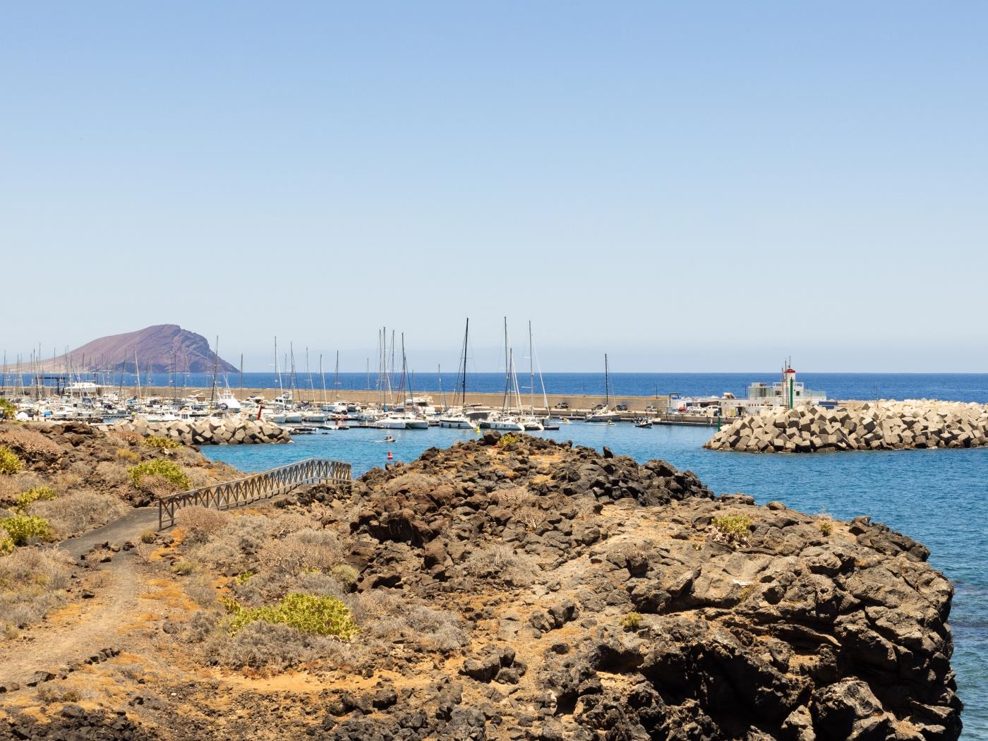 Villa de Ensueño en Primera Línea de Mar en Amarilla Golf