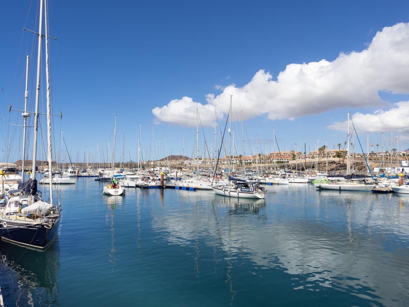 Villa de Ensueño en Primera Línea de Mar en Amarilla Golf