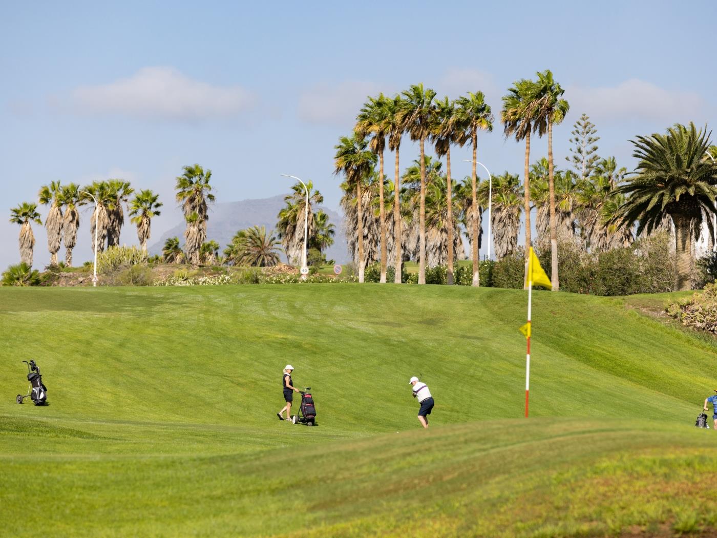 Villa de Ensueño en Primera Línea de Mar en Amarilla Golf