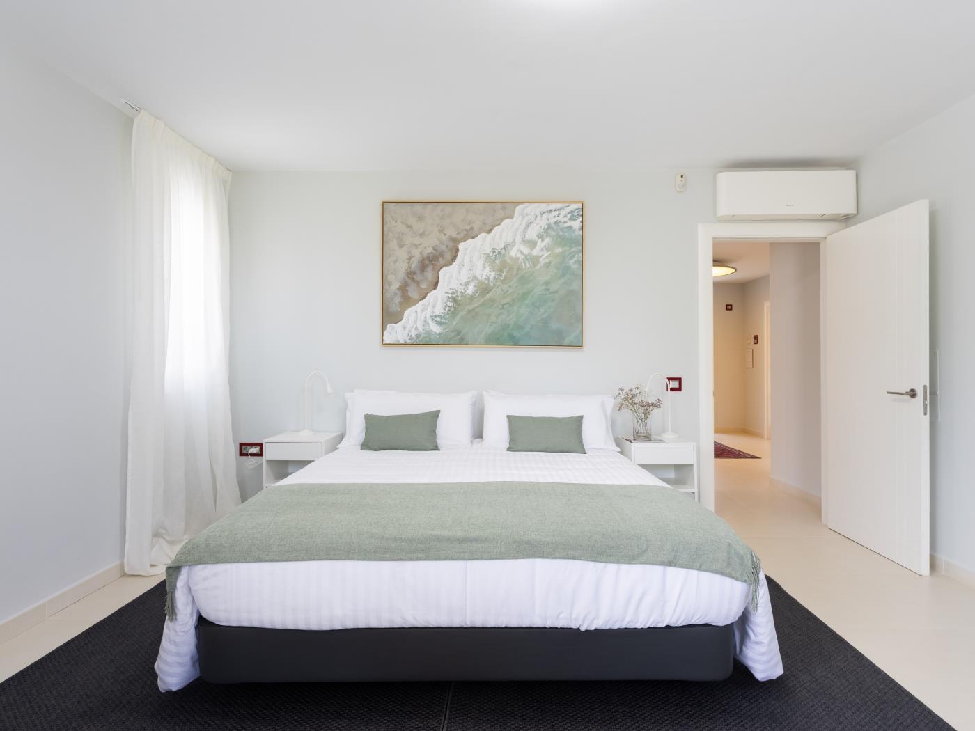 Villa de Ensueño en Primera Línea de Mar en Amarilla Golf