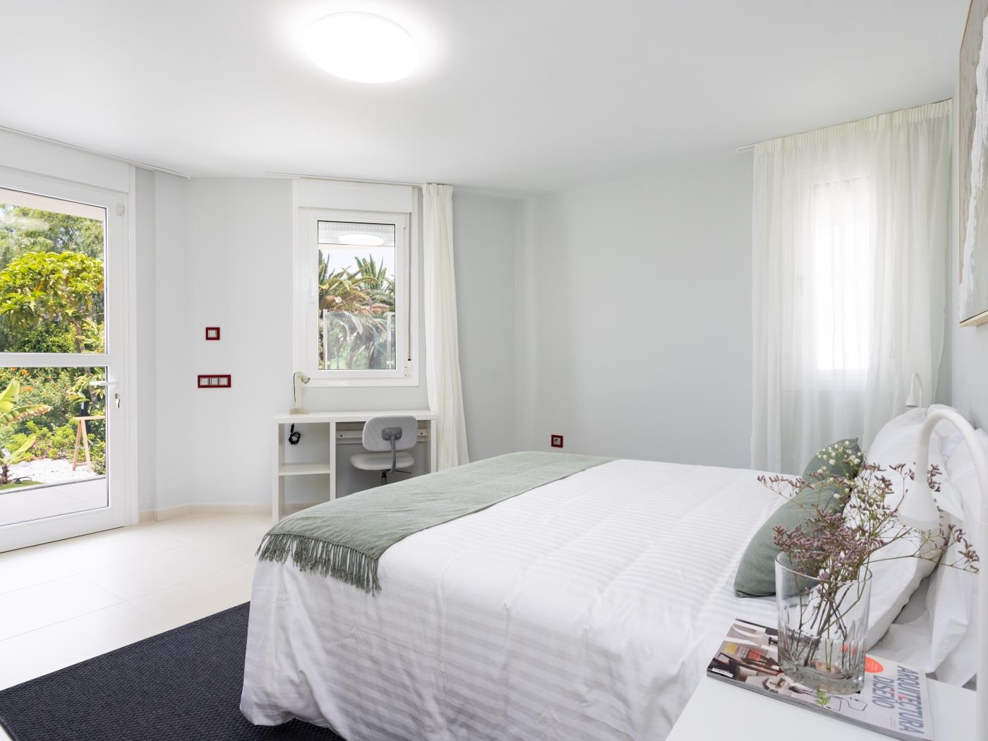 Villa de Ensueño en Primera Línea de Mar en Amarilla Golf