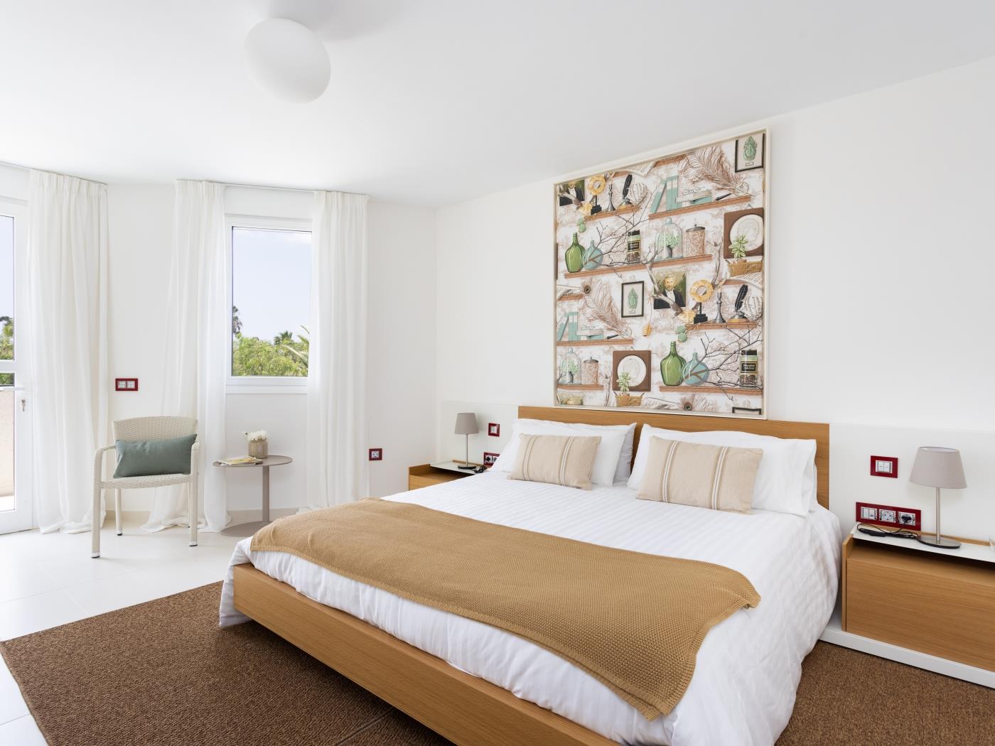 Villa de Ensueño en Primera Línea de Mar en Amarilla Golf